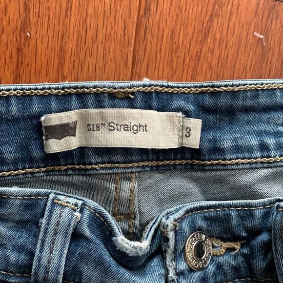 Levi’s 518  Size 3 Distressed Jeans.  W26/L32 - Picture 4 of 9